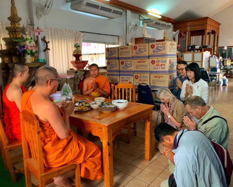 Chiang Mai: Silver Craftwork Temple Tour With Monk Meeting - Monkhood Life Discussion