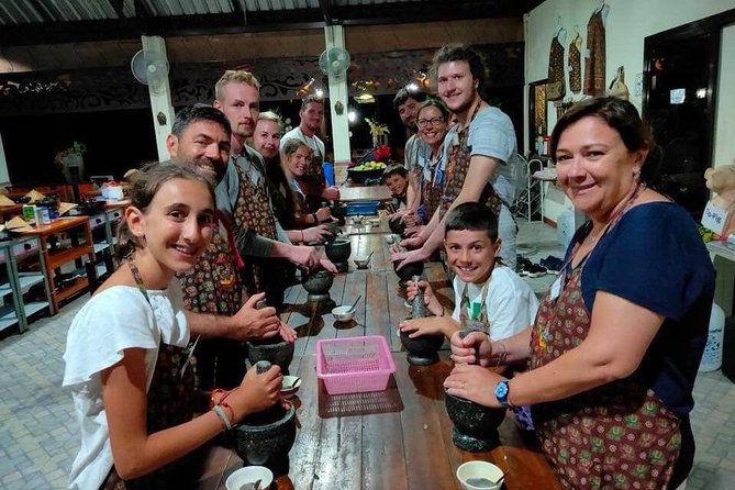 Cooking Evening Class Chiang Mai Visit Organic Garden and Market - Exploring the Organic Garden