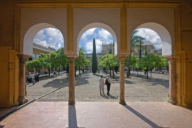 Cordoba Mosque & Jewish Quarter Guided Tour With Tickets - Discover the Jewish Quarter
