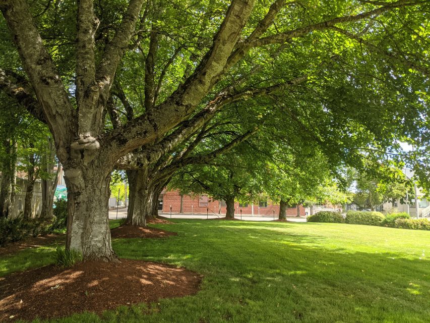 Corvallis: Scavenger Hunt Walking Tour - Strolling Monroe Avenue