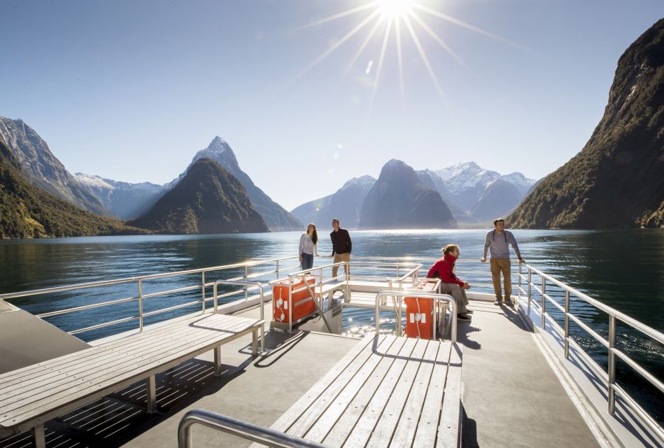 Cruise & Kayak Milford Sound - Nature Cruise to Tasman Sea