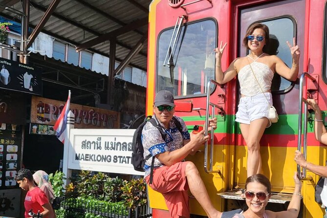 Damnoen Saduak Floating Market and Maeklong Railway Market Tour - Meeting and Pickup Details