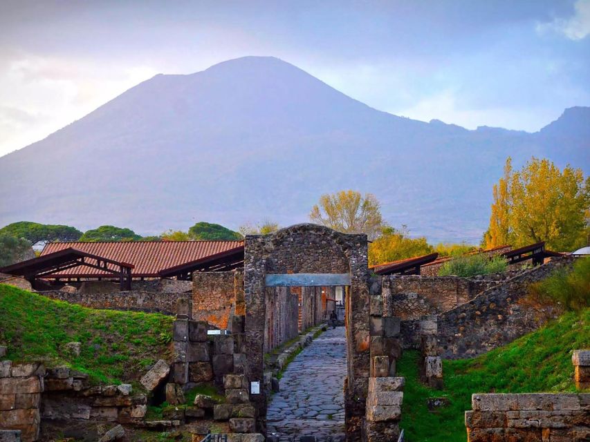 Discover Ancient Pompeii and Witness the Majesty of Vesuvius - Getting to the Starting Location