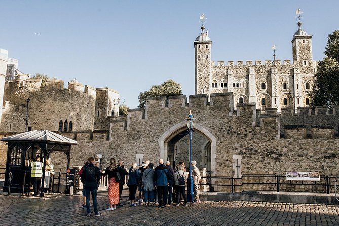 Early Access Tower of London Tour With Opening Ceremony & Cruise - Visiting the White Tower