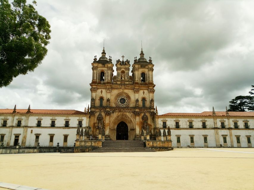 Fatima, Batalha, Alcobaça, Nazaré and Óbidos: The Blue West - Exploring the Sanctuaries and Shrines