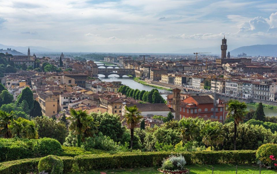 Florence Unveiled: A Spectacular Walking Tour Experience! - Crossing the Iconic Ponte Vecchio