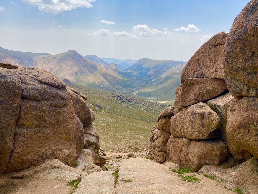 From Denver: Pikes Peak and Garden of the Gods Guided Tour - Manitou Springs Visit