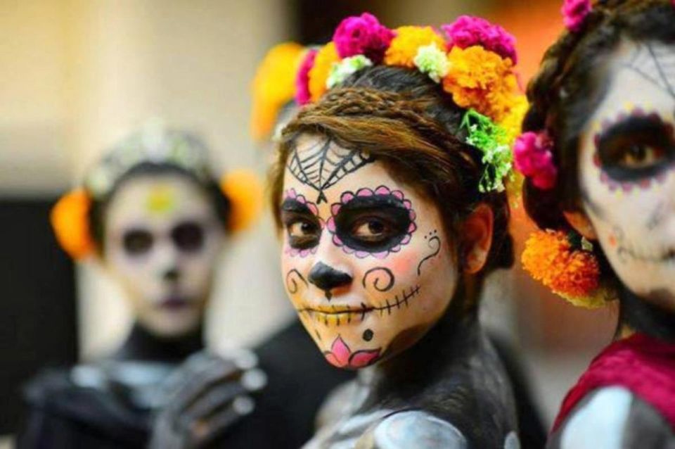 From Mexico City: Day of the Dead Tour in San Andres Mixquic - Observing Families in Cemetery