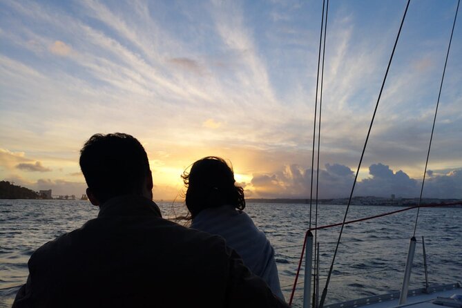 Golden Hour Boat Tour - Sailing by the Monuments With Wine - Morning or Afternoon Sailing Time