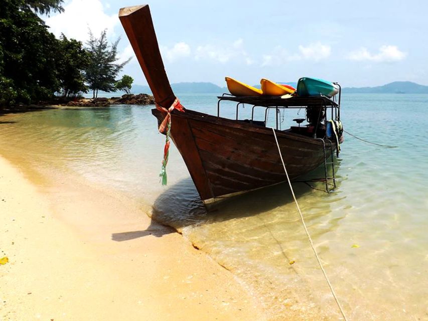 Ko Lanta: Full-Day Caves & Beaches Kayak Tour With Lunch - Enjoying the Thai Lunch on Talabeng