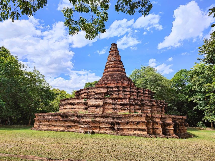 Lamphun:The Beginning of Civilization in North of Thailand. - Wat Koh Klang and Its Stupa