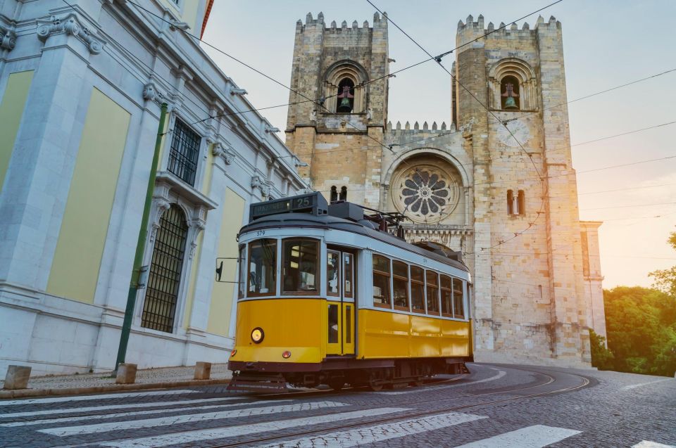 Lisbon: Private Exclusive History Tour With a Local Expert - Comfortable Attire and Accessories