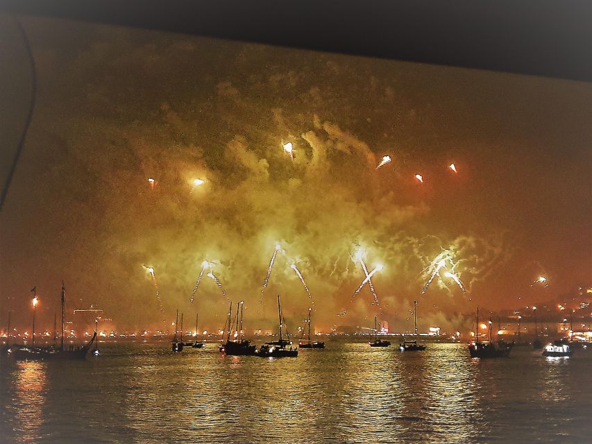 Lisbon: Tagus River New Years River Boat Cruise - Fireworks and Sparkling Wine