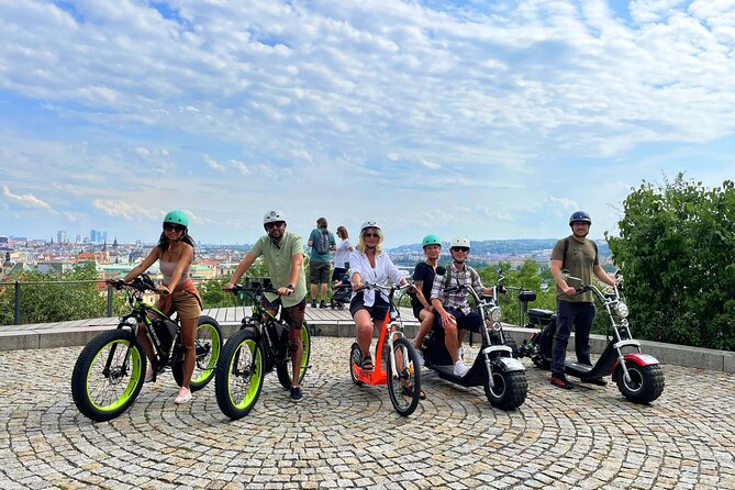 Live-Guided ️Trike-Harley️ Viewpoints Tour of Prague - Group Size