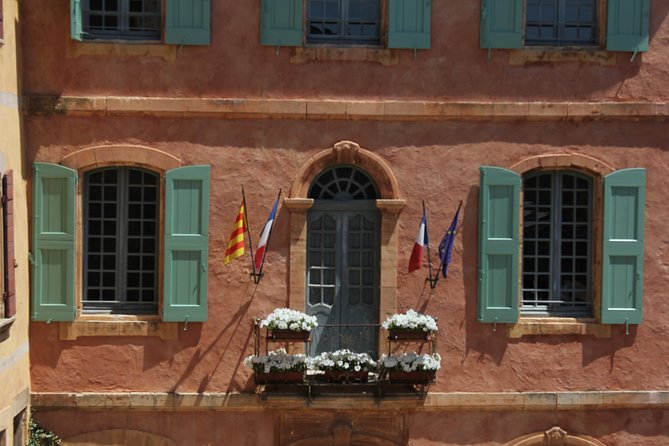 Luberon Market & Villages Day Trip From Aix-En-Provence - Informative Guide Commentary