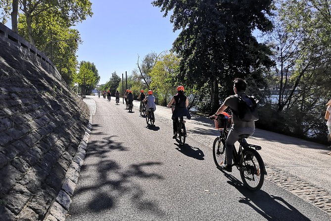 Lyon Electric Bike Tour Including Food Tasting With a Local Guide - Age and Fitness Requirements