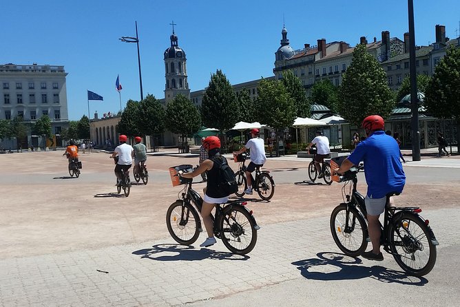 Lyon Small-Group Guided Electric Bike Tour With a Local Guide - Group Size and Personalization