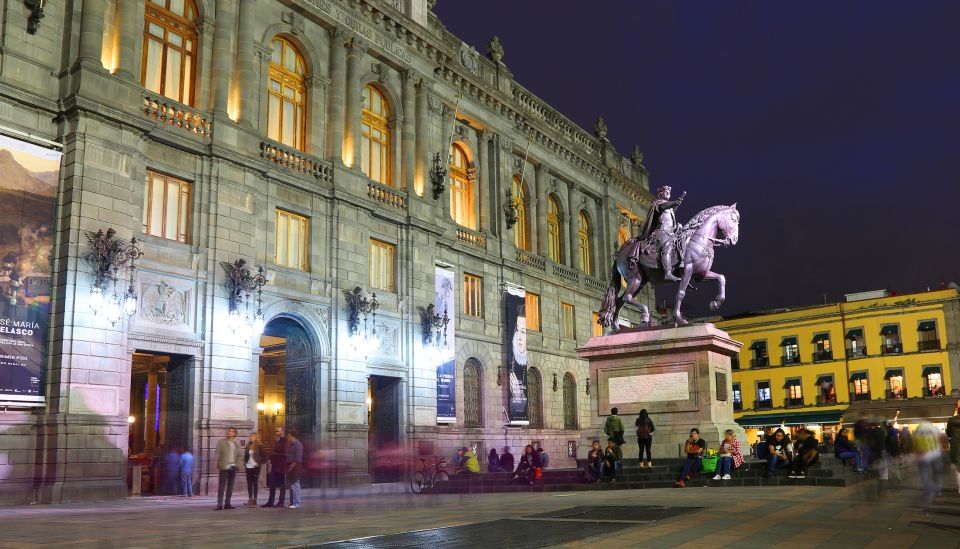 Mexico City: Night Tour in a Double Decker Bus - Bus and Staff Identification