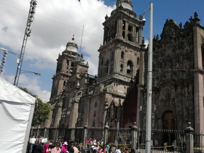 Mexico Citys Historical Sights: Audio Guided Walking Tour - Palaces in Diverse Styles