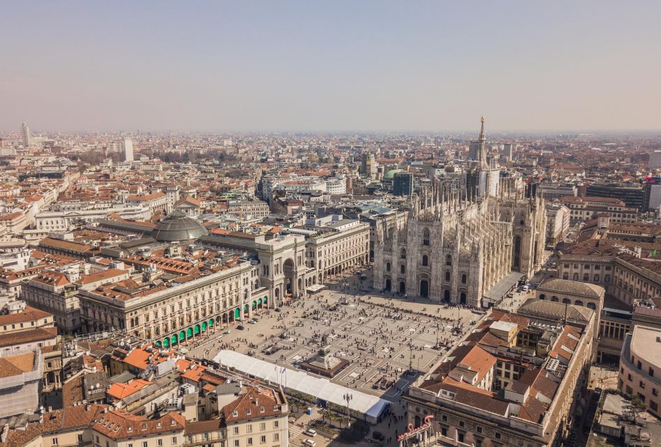 Milan: Small Group – Castle, Gelato Tasting & Duomo Rooftop - Piazza Cordusio and Via Dante