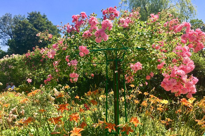 Monets Gardens & House With Art Historian: Private Giverny Tour From Paris - Highlights of Claude Monets House
