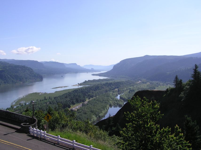 Multnomah Falls: Waterfall Corridor Hop-On Hop-Off Trolley - Accessibility and Amenities