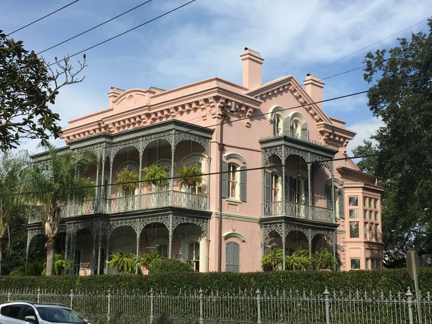 New Orleans: Traditional City and Estate Tour - Audio System and Umbrellas