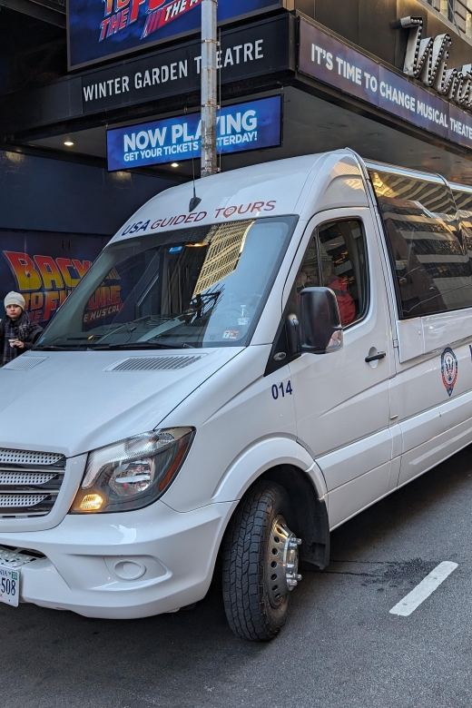 NYC: Holiday Lights Guided Bus Tour - Hudson Yards