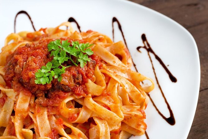Pasta and Tiramisu Cooking Class in Rome, Piazza Navona - Maximum Number of Travelers
