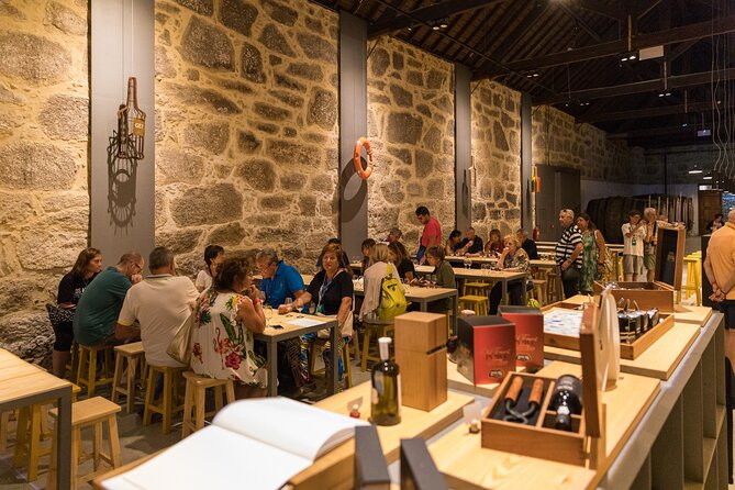 Pôças Guided Visit and Wine Tasting of 3 Port Wines - Traveler Suitability and Group Size