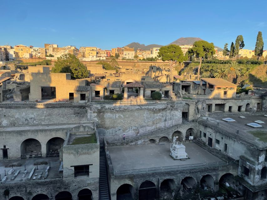 Pompeii and Herculaneum: Guided Tour With an Archaeologist - Exploring Herculaneums Well-Preserved Residences