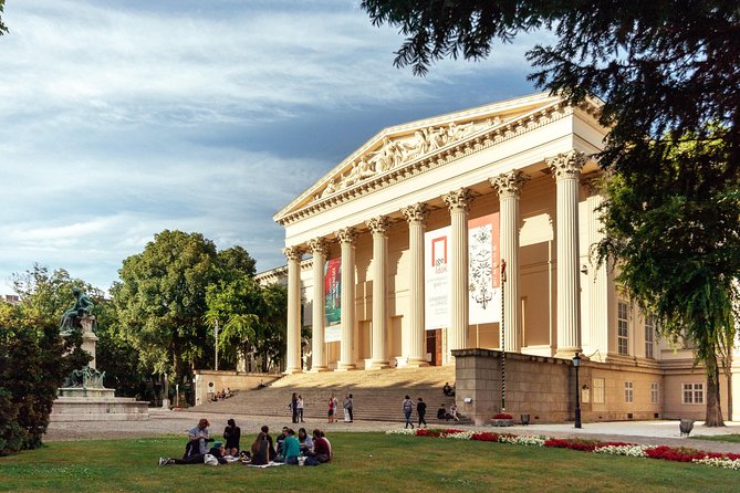 Private City Kickstart Tour: Budapest - Local Tips and City Orientation