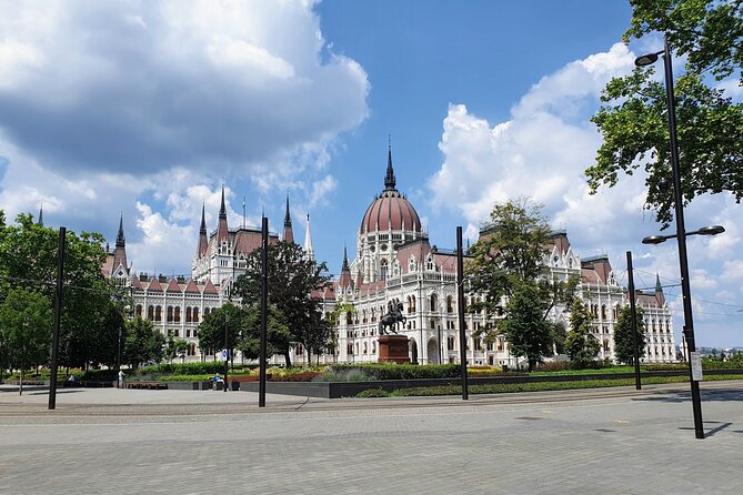 Private City Tour by Van - Exploring Central Market Hall
