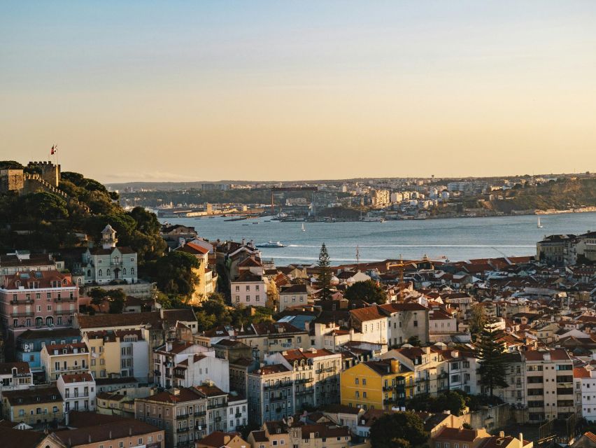 Private Historical Lisbon Center and Viewpoints Tour - Languages Available