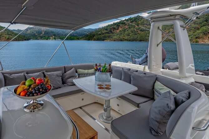 Private Luxury Yacht Cruise on Bosphorus - Exploring Iconic Bosphorus Attractions