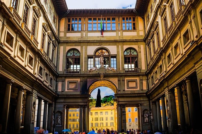 PRIVATE Walking Tour Around Medici Family - Political Venues and Regal Palace