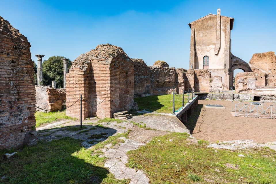 Rome: Roman Piazzas With Colosseum and Roman Forum Tour - Meeting Point and Important Information