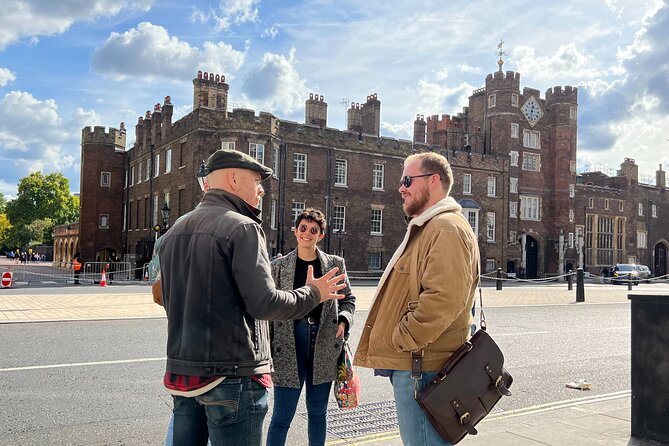 Royal Historic Pubs Walking Guided Tour in London - Insights From the Veteran Local Guide