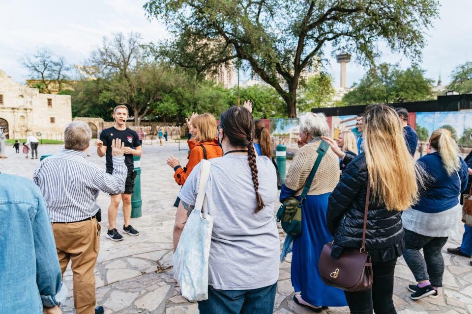 San Antonio: Ghosts and Dark History Guided Walking Tour - Majestic Theatre and Graveyard