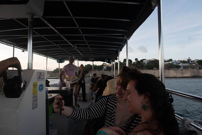 San Juan Sunset Harbor Boat Ride - Traveler Capacity