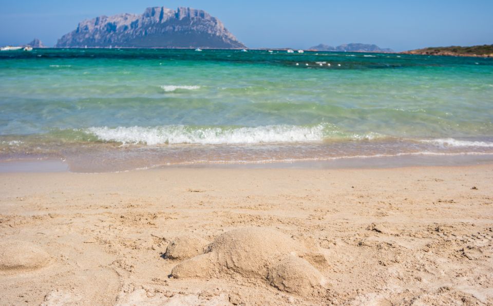 San Teodoro: Tavolara Tour With Lunch, Beaches, & Aperitif - Aperitif With Snacks and Drinks