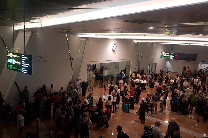 Singapore Arrival on Cruise Transfer to Hotel / Airport - Vehicle Comfort Features