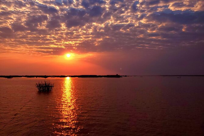 Sunset Dinner and Drinks With a Floating Village Cruise - Considerations for Travelers