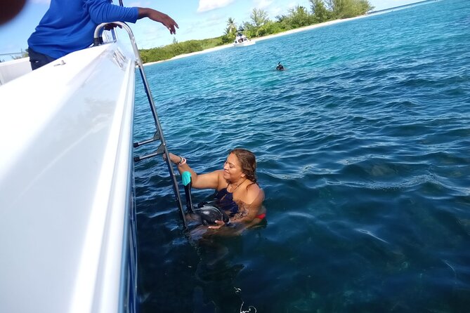 Three Island Boat Tour (incl. Rose Island): Snorkeling & Pigs - Small-Group Exploration