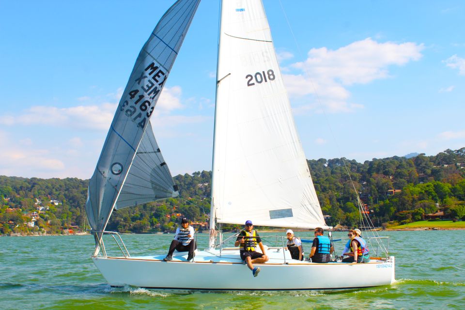 Valle De Bravo: Sailboat Tour Over the Lake. - Sights and Scenery