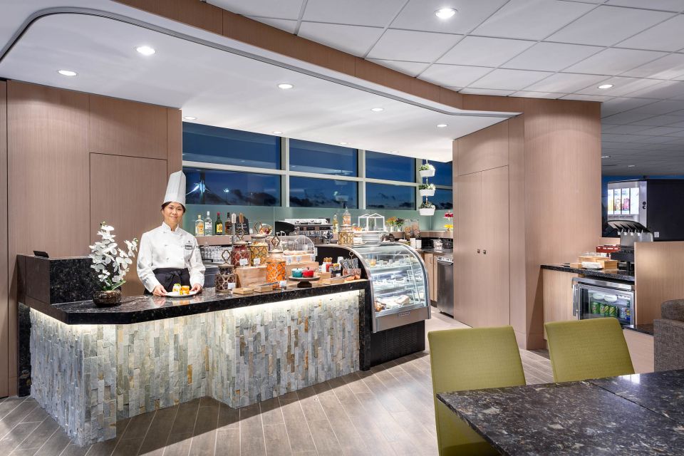 Vancouver International Airport (YVR): Premium Lounge Entry - Transborder Departures Lounge