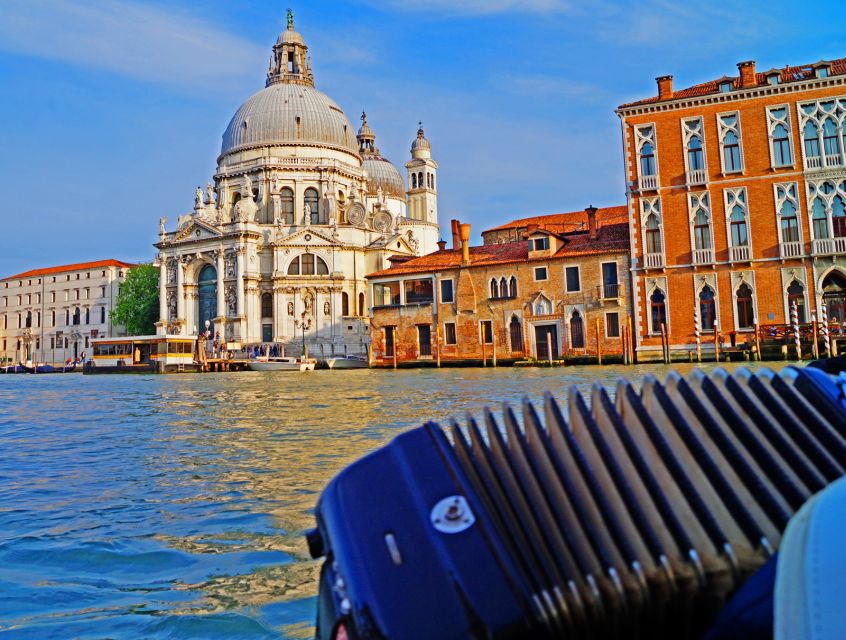 Venice: Grand Canal Private Gondola Ride and Serenade - Inclusions and Whats Provided