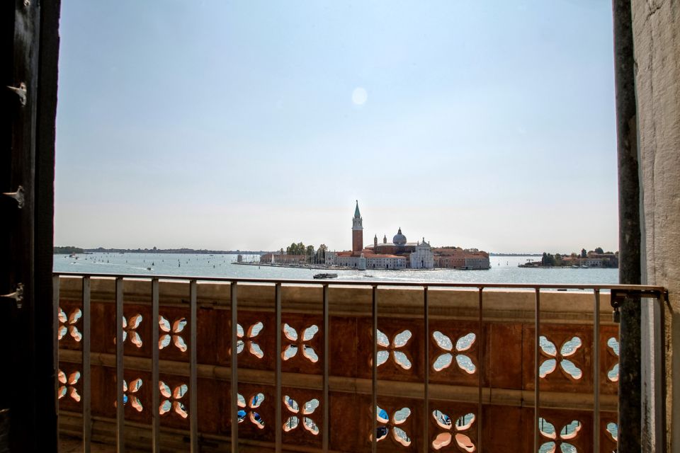 Venice: Walking Tour, Doge Palace, & St. Marks Basilica - Walking Tour of Key Sites