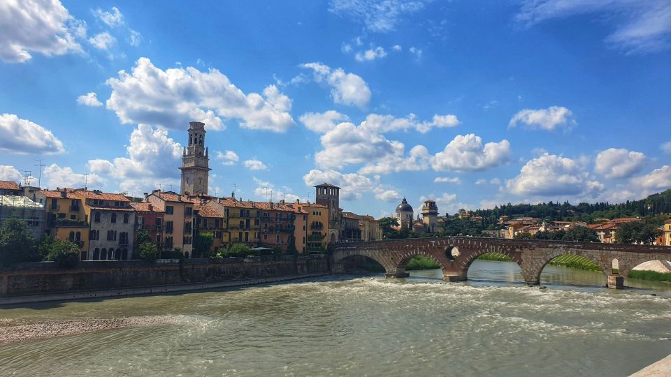 Verona: Private Walking Tour in the City of Love - Visiting Juliets House