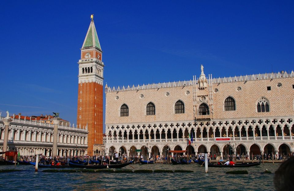 1-Hour Motor Boat Ride on Grand Canal - Preparing for the Boat Ride